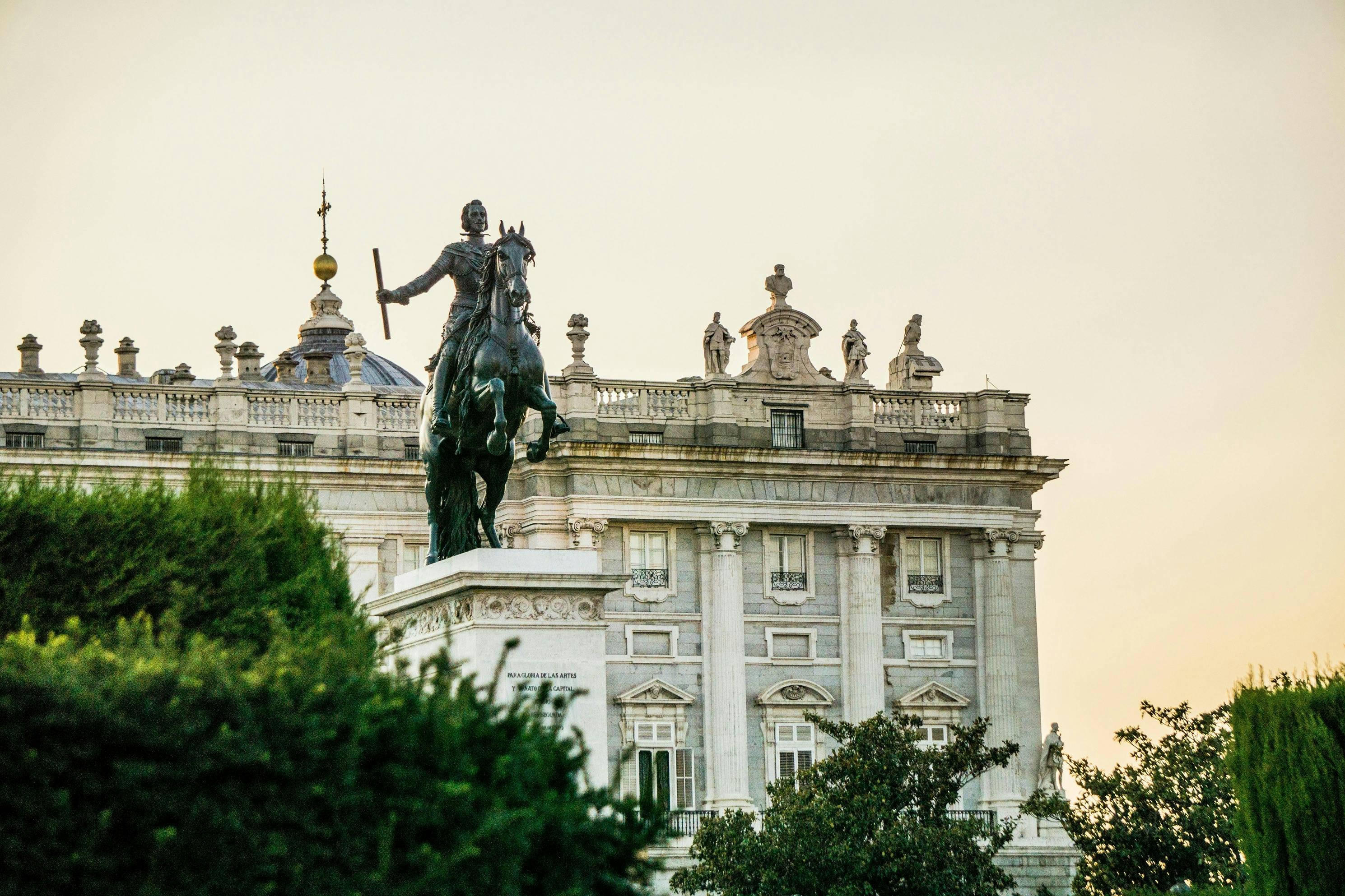 Royal Palace of Madrid: Small Group Guided Tour 4