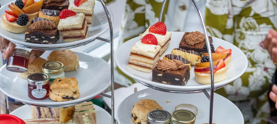London: PG Tips Afternoon Tea Sightseeing Bus Tour (Upper Deck)