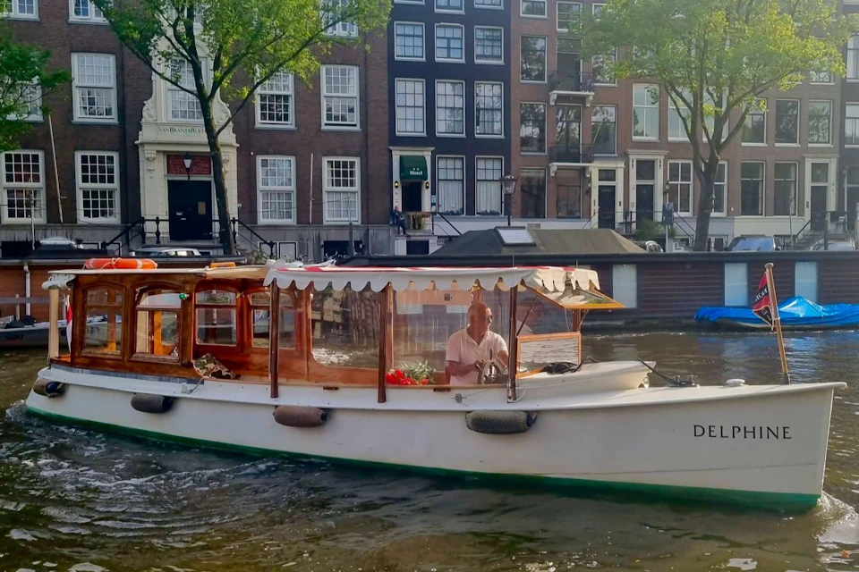 Salon boat Delphine skipper