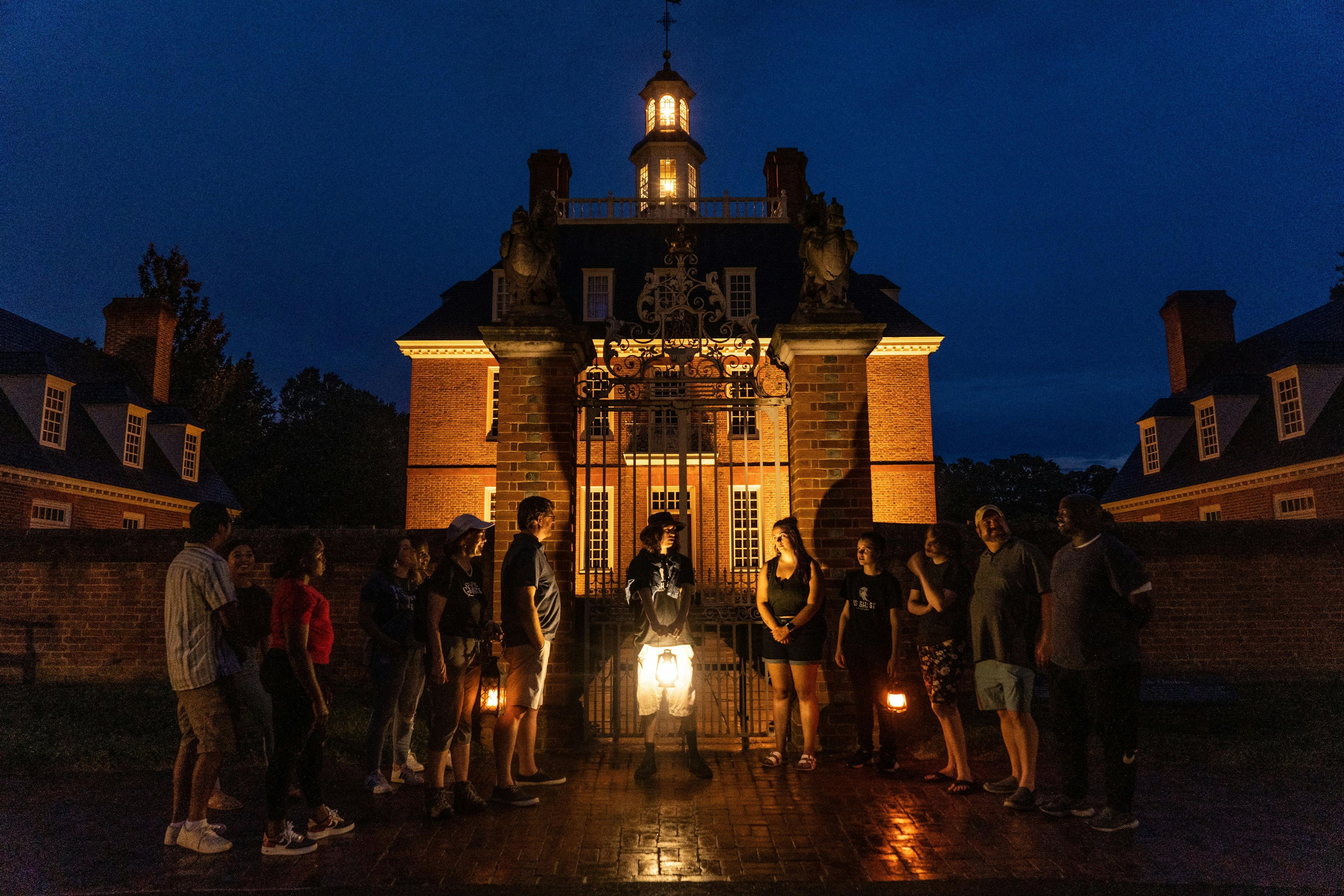 Tour group stopping for stories outside a historic house