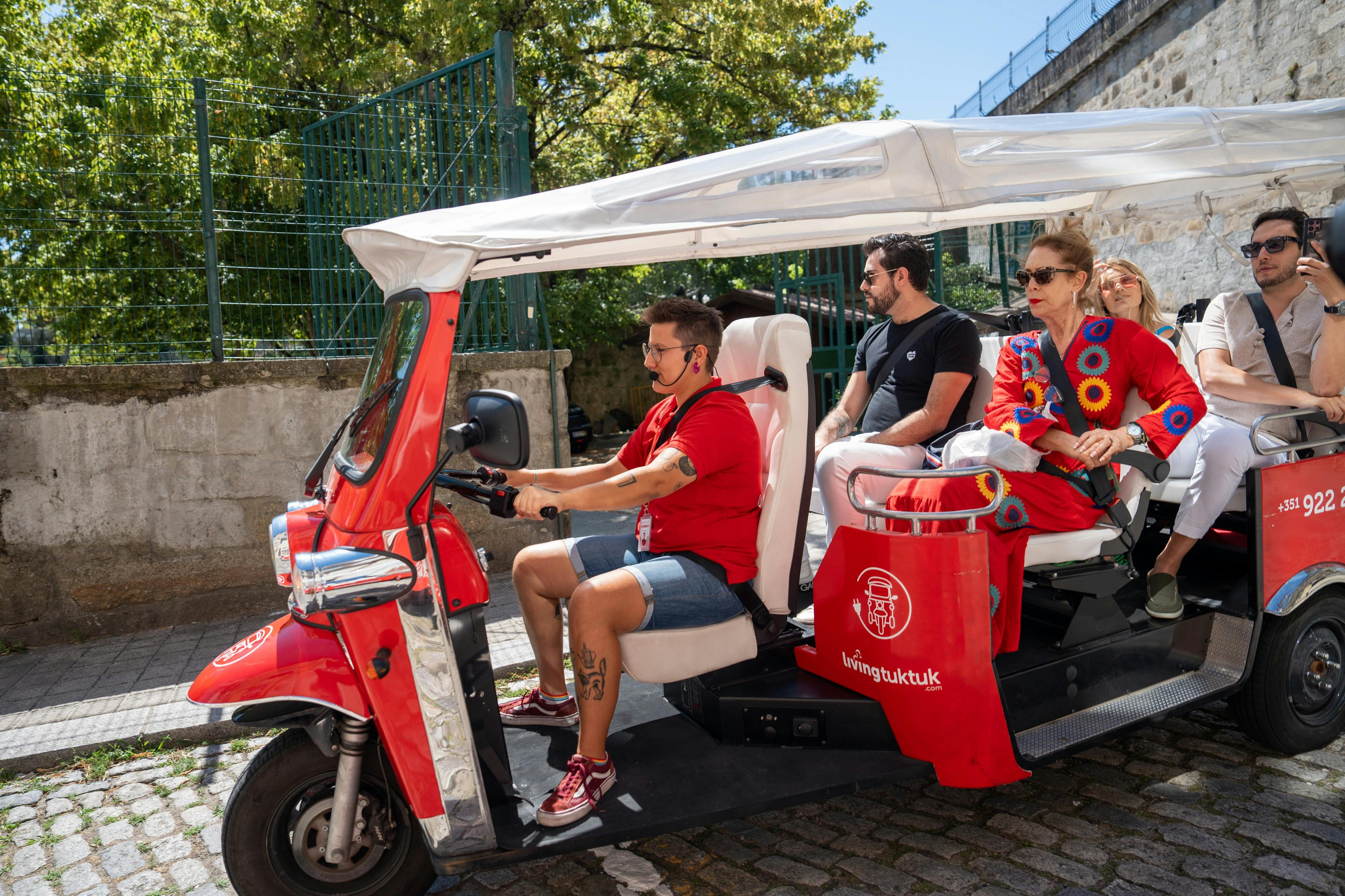 オーダーメイドのトゥクトゥク