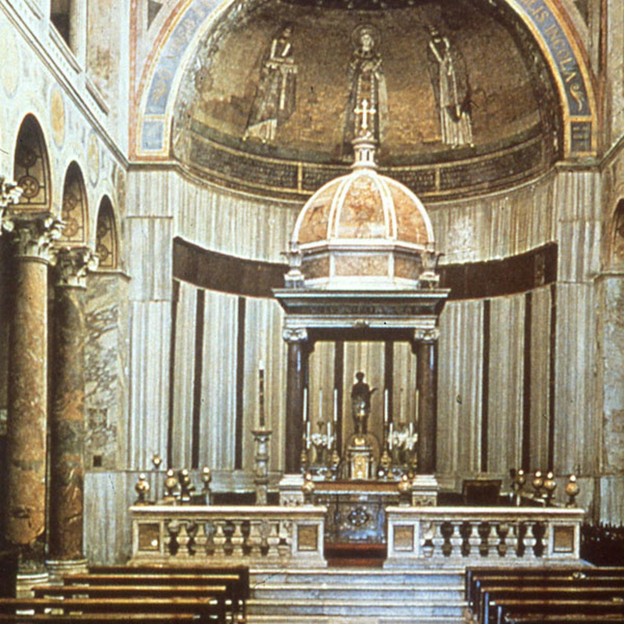 Catacumbas de Santa Agnes: Visita Guiada - Acomodações em Roma