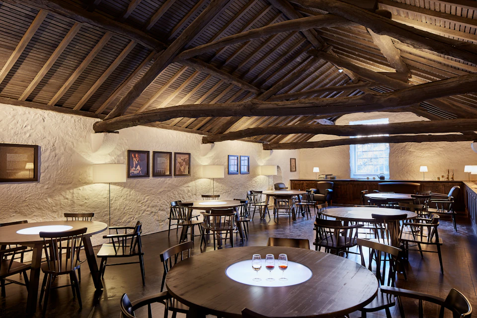 An elegant room where you can taste the most rare Cockburn's Port.