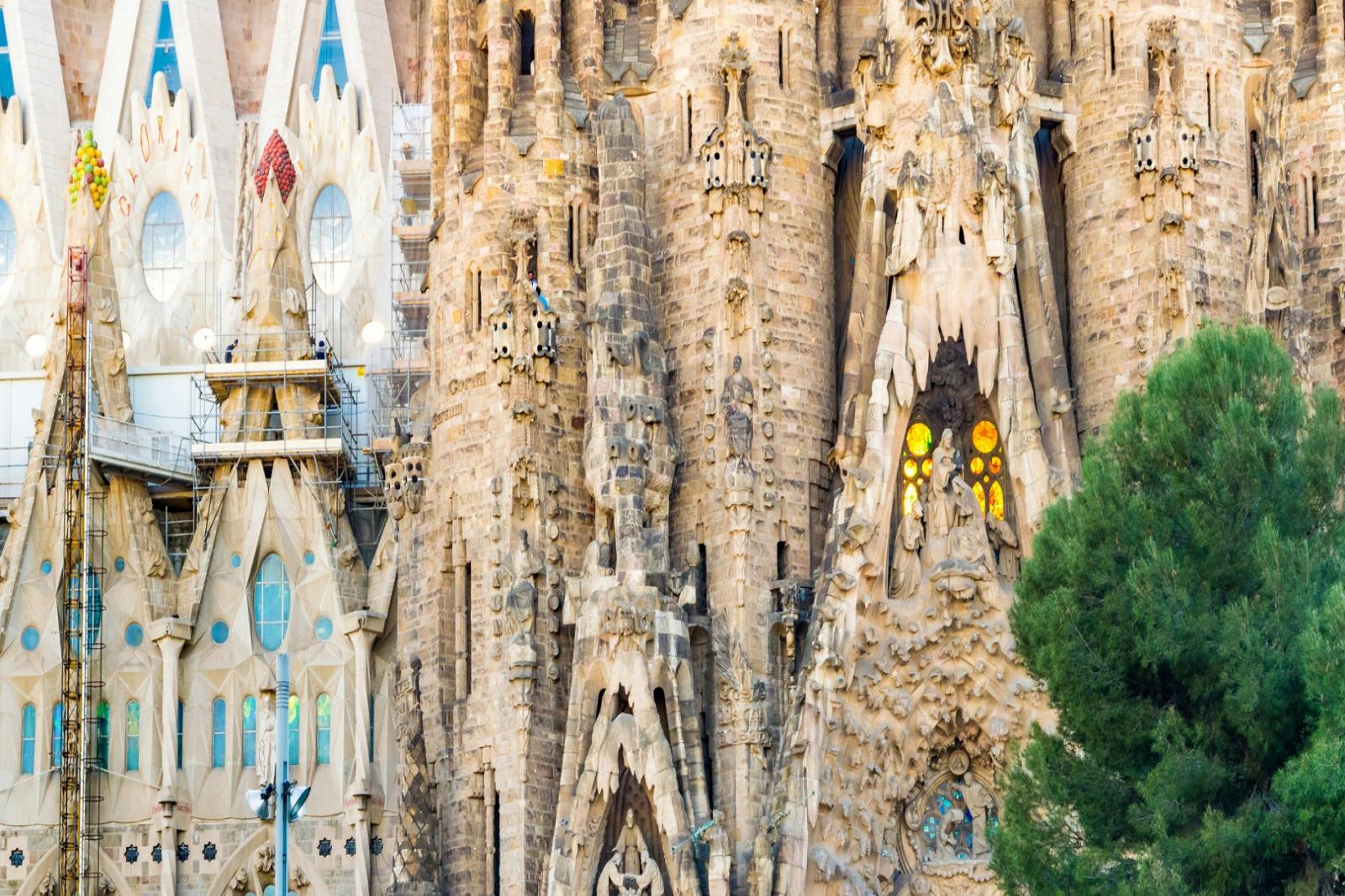 Sagrada Familia Y Casa Batlló: Vía Rápida + Visita Guiada