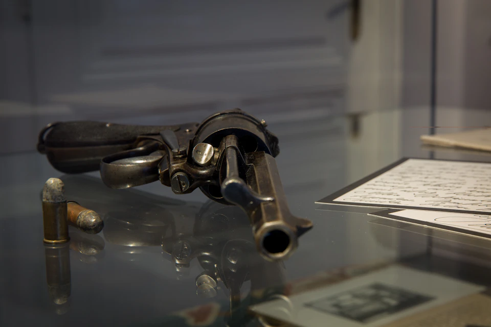 The murder was carried out with such a revolver