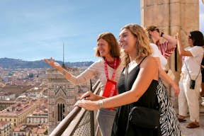 Genießen Sie den Panoramablick auf Florenz von den exklusiven Terrassen des Doms.