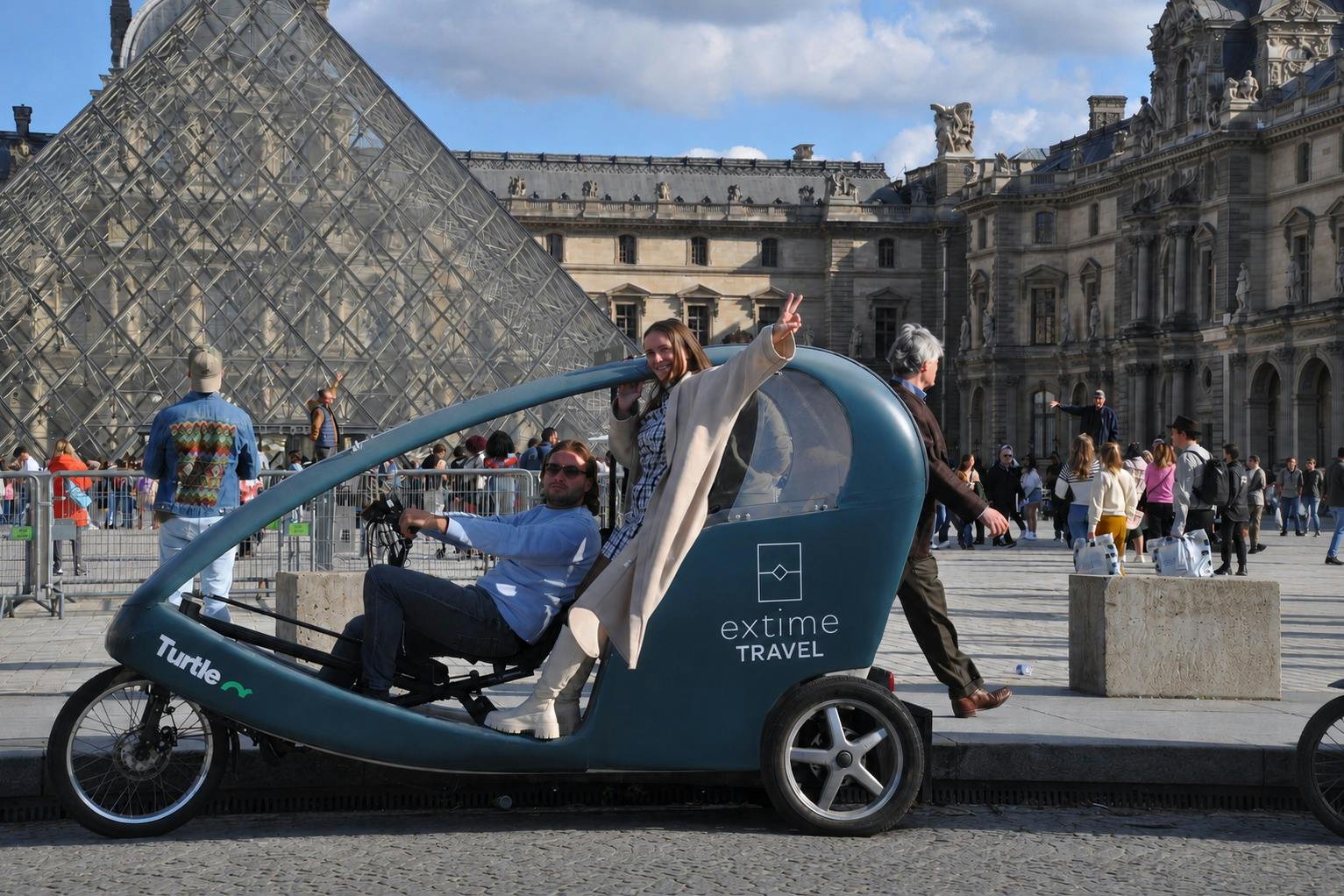 Paris: Private Rickshaw Tour + Transfers