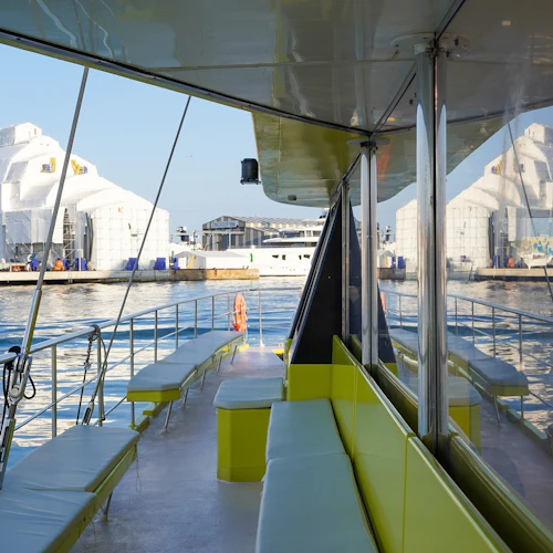 Barcelona: City Tour Hop-on Hop-off Bus + Eco Catamaran Cruise - Photo 9