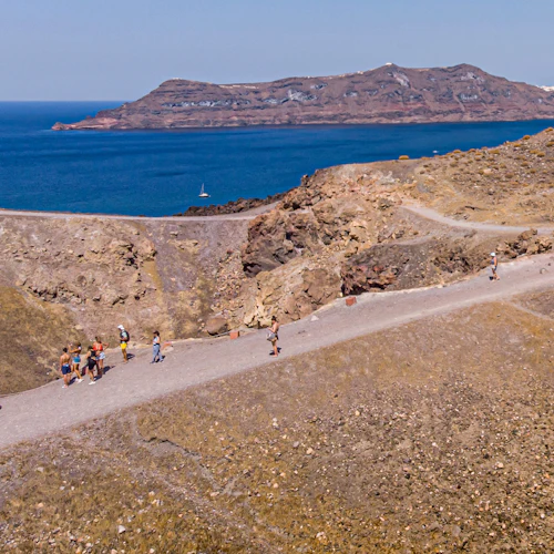 Santorini: Cruzeiro nas Ilhas Vulcânicas com visita às Fontes Quentes - Photo 4
