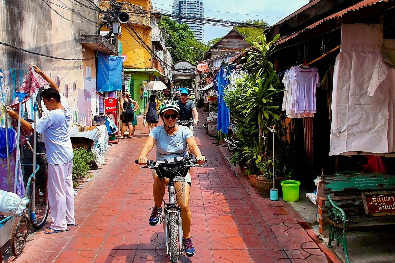Bangkok: Passeio guiado de bicicleta pela cidade em grupo reduzido + petiscos - Photo 8