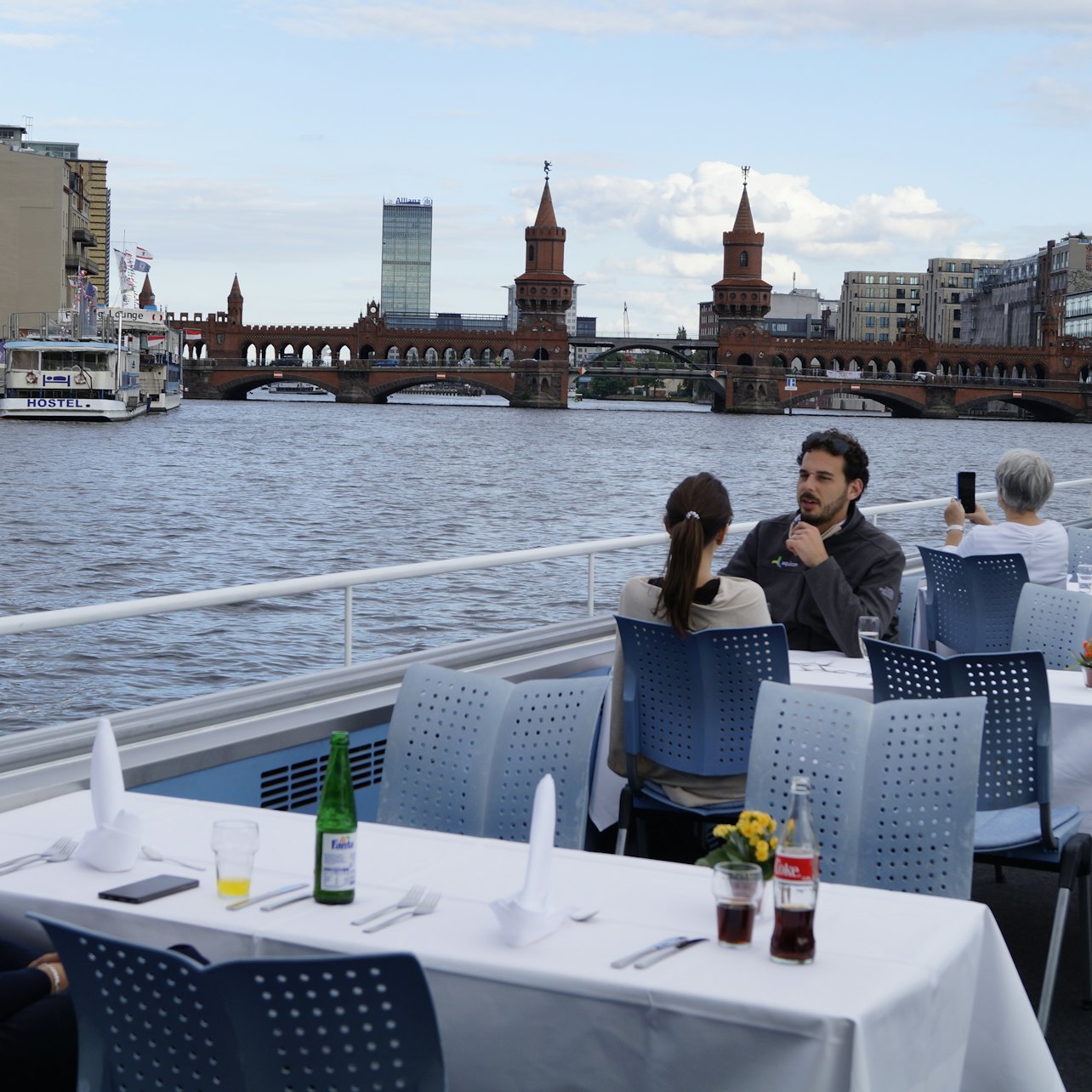 Cena y crucero a bordo del MS Der Fliegende Holländer Berlin - Alojamientos en Berlín