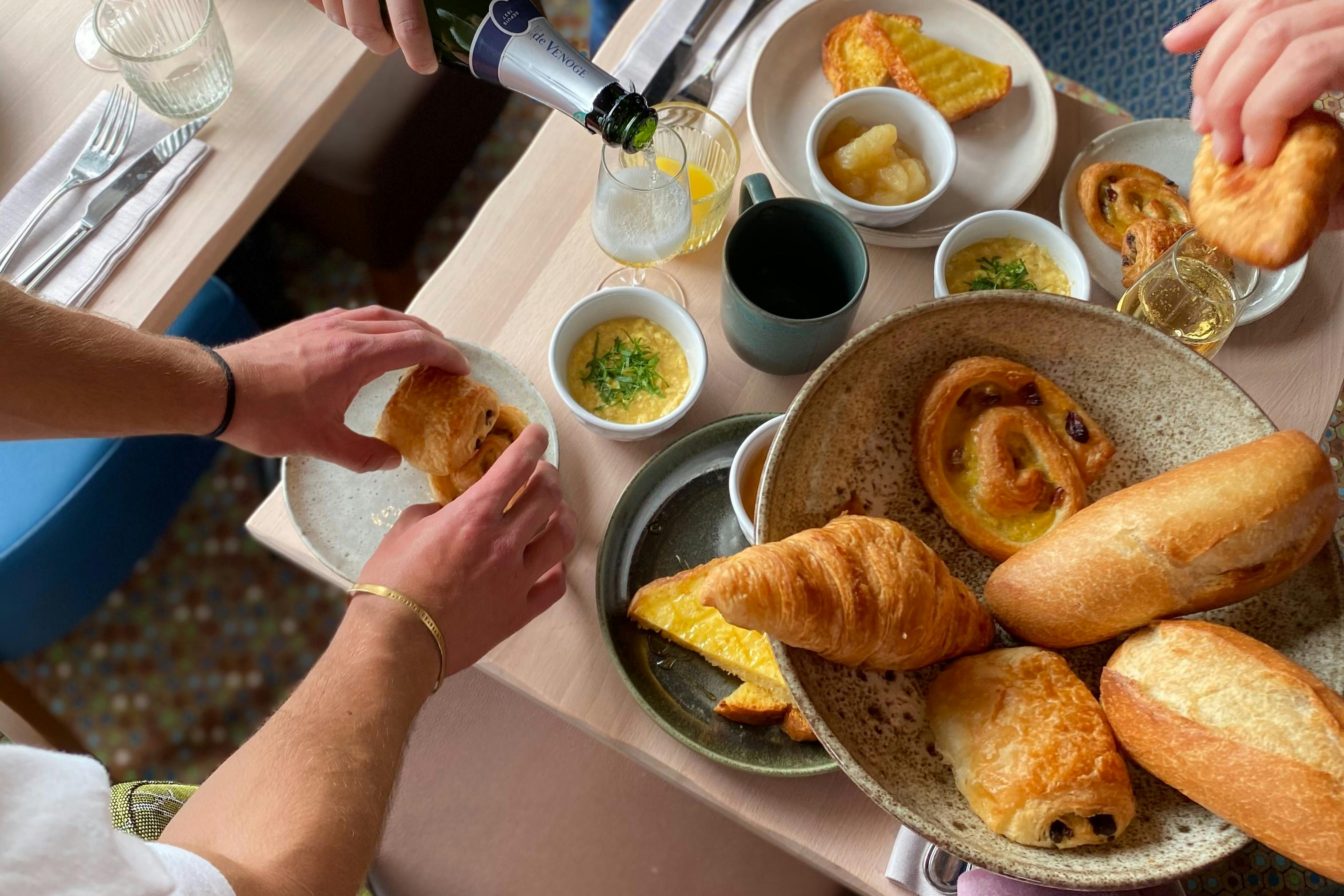 Croisière sur la seine à Paris. Découvrez notre brunch crosière sur le Capitaine Fracasse