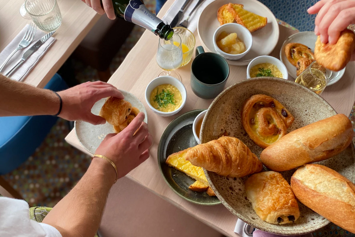 Seine River: Brunch Cruise by Le Capitaine Fracasse — 2