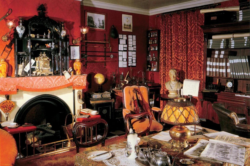 Inside Sherlock Holmes Museum