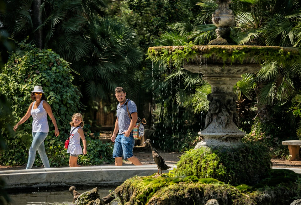 Ideal for families. Fountain of the Parc Samà Palace. Cambrils