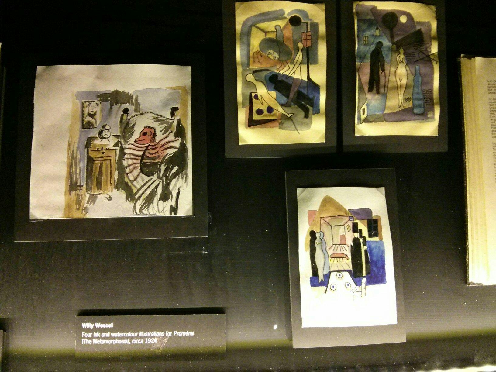 Quatre illustrations abstraites à l'encre et à l'aquarelle sur fond noir, avec une étiquette indiquant "Willy Wessel, circa 1928".