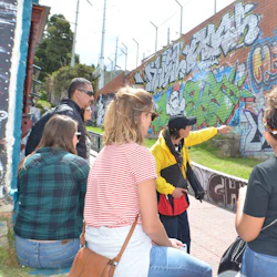 La Candelaria Bogotá: Guided Graffiti Tour + Drinks 2