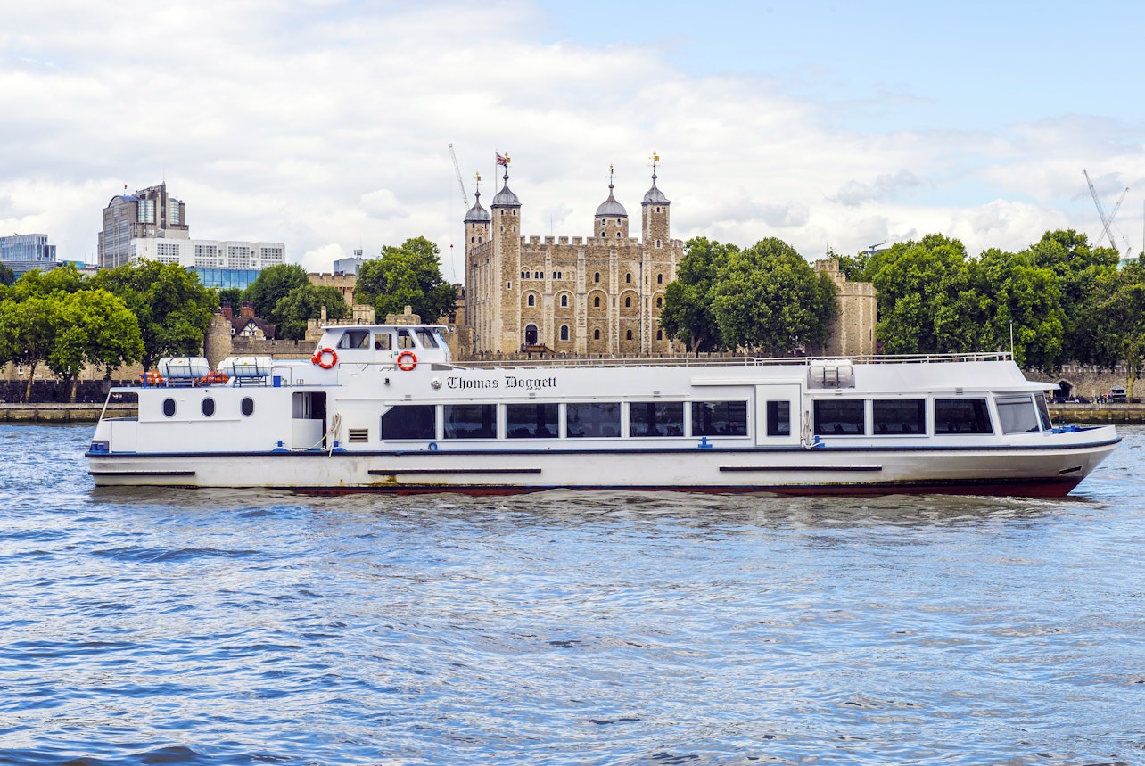 Passeio de barco no Tâmisa: de Westminster até a Torre de Londres - Acomodações em Londres