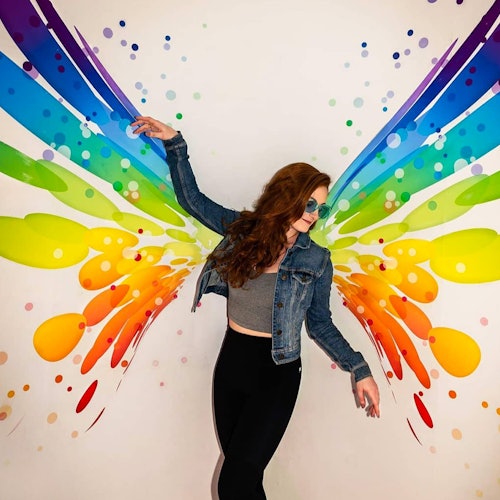 Exposición de arte de vómitos de arco iris