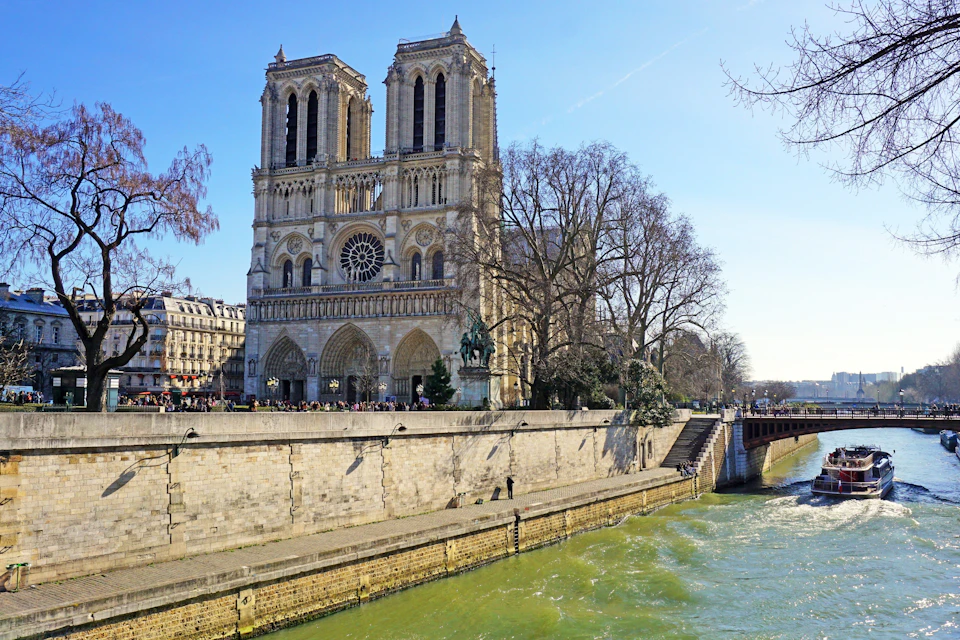 Ile de la Cité - Seine River