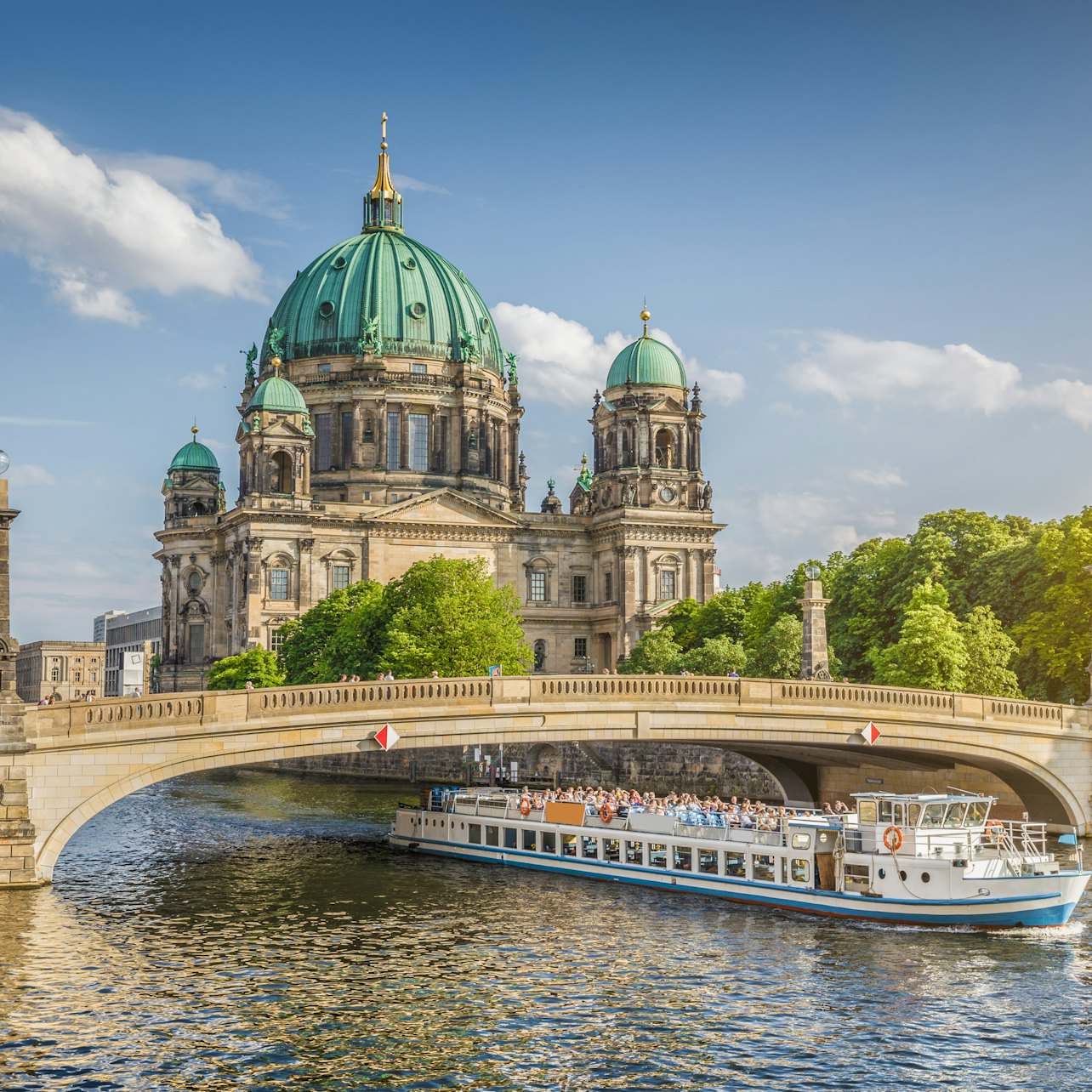 Berlín Deluxe: Visita en coche con comida en el Reichstag, degustación de vino y chocolate - Alojamientos en Berlín