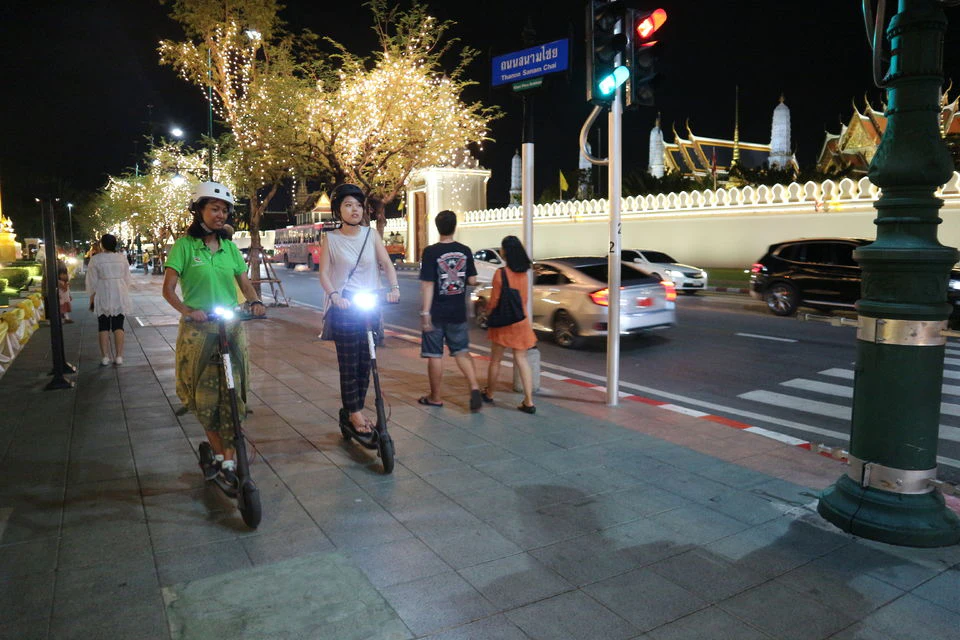 E-Scooter Night Tour: Electric Scooter Ride with Local Street Food