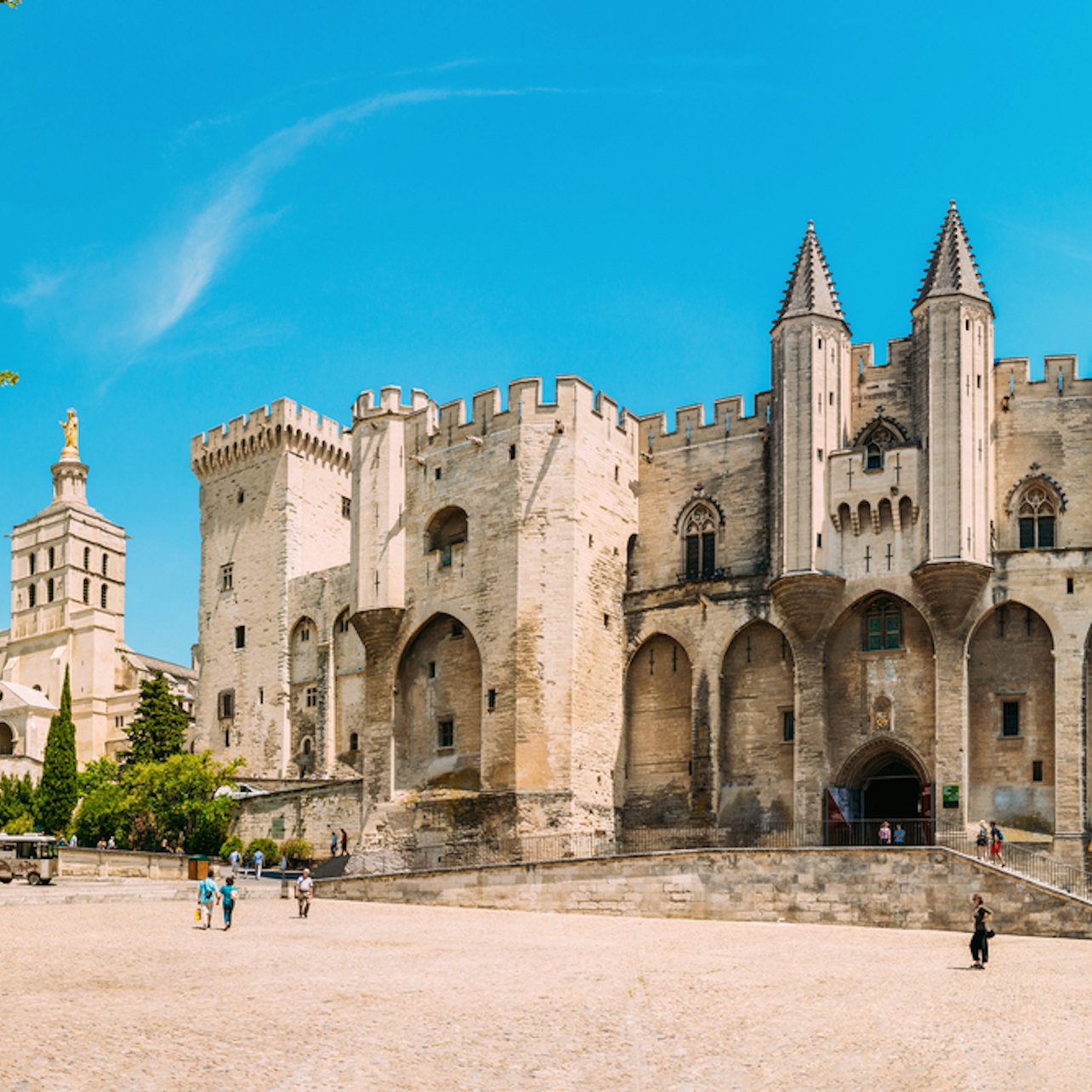 Palais des Papes & Pont d'Avignon - Accommodations in Avignon