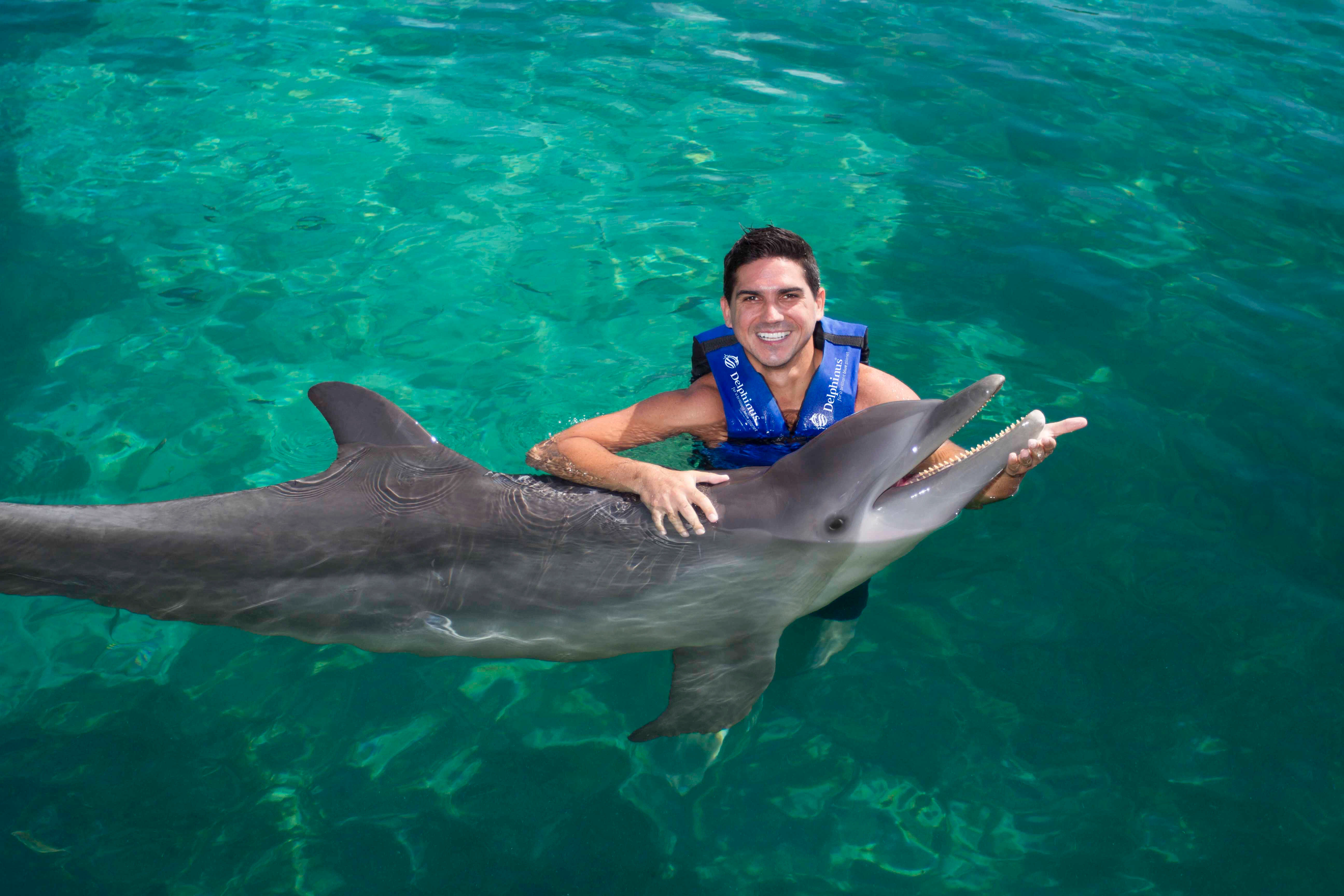 Delphinus Xcaret: nado com golfinhos