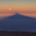 Astronomische Beobachtung des Berges Teide bei Nacht