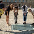 Μνημείο καύσης βιβλίων στην πλατεία Bebelplatz στην περιήγηση Explore Berlin