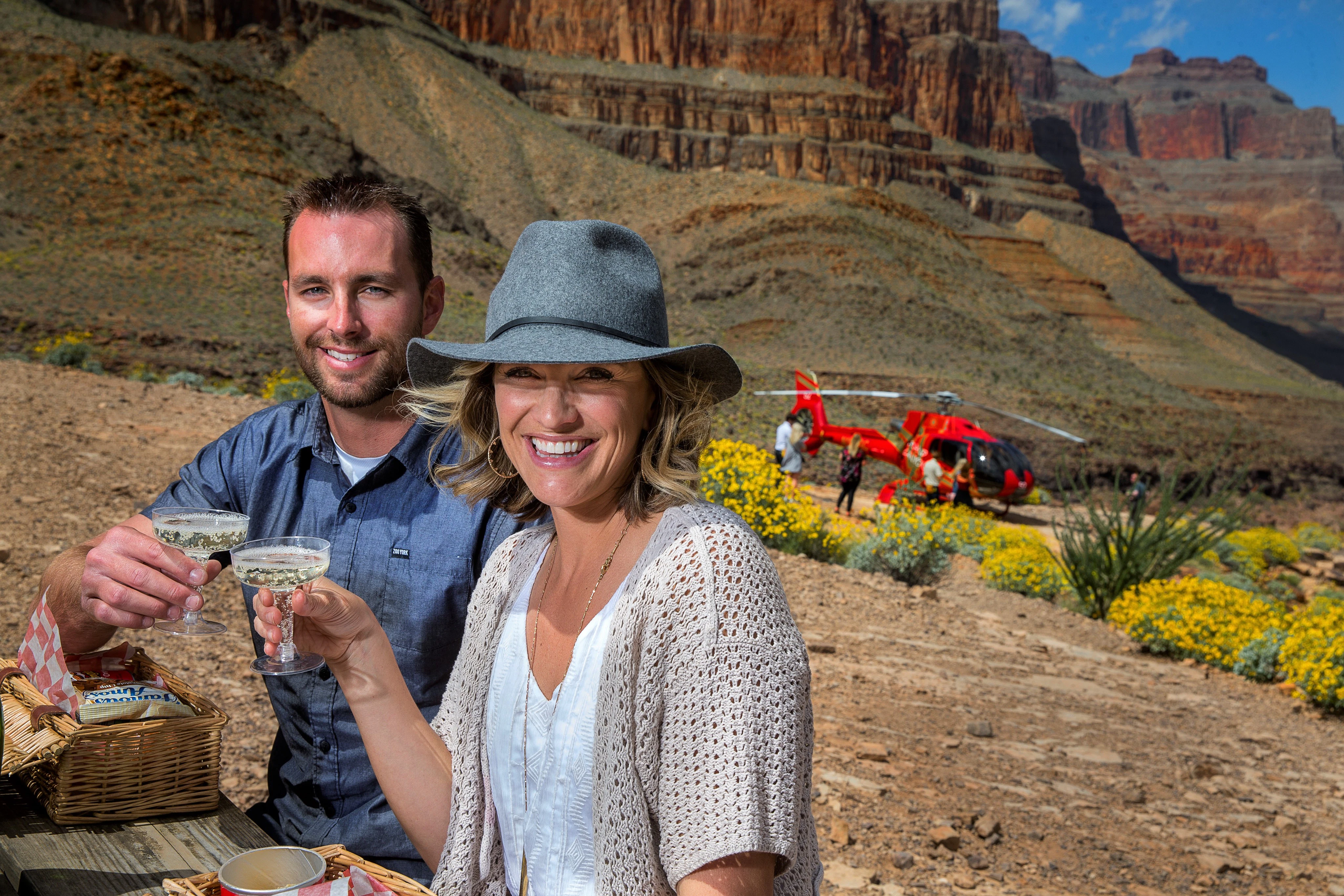 Grand Canyon: Grand Celebration Helicopter Tour