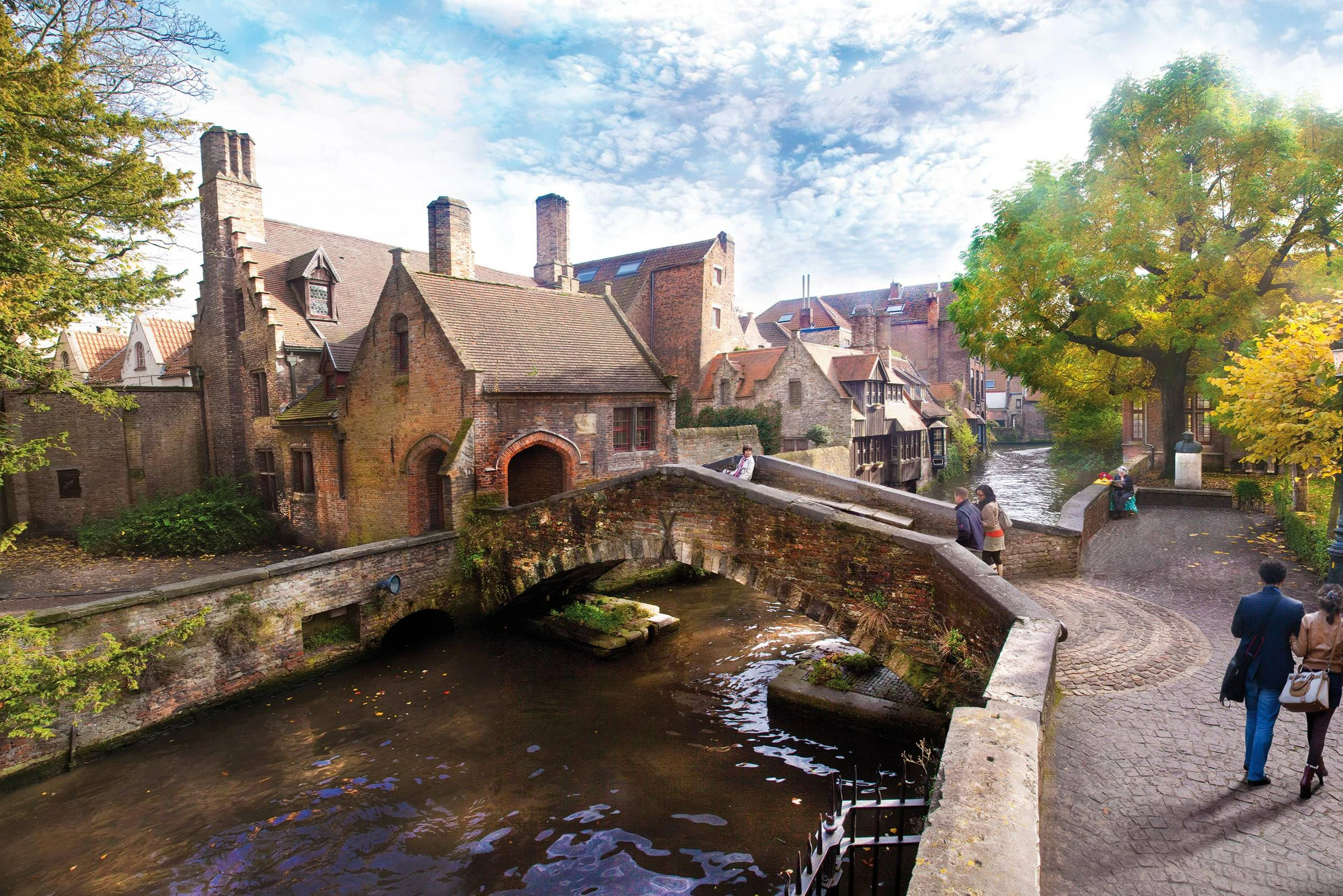 Bruges & Ghent: Guided Day Tour from Brussels + Cruise + Chocolate Visit