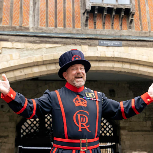 Tower of London: Guided Tour with a Beefeater - Photo 9