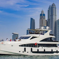 Dubai Harbor: Superyacht Experience with Live Music & Drinks