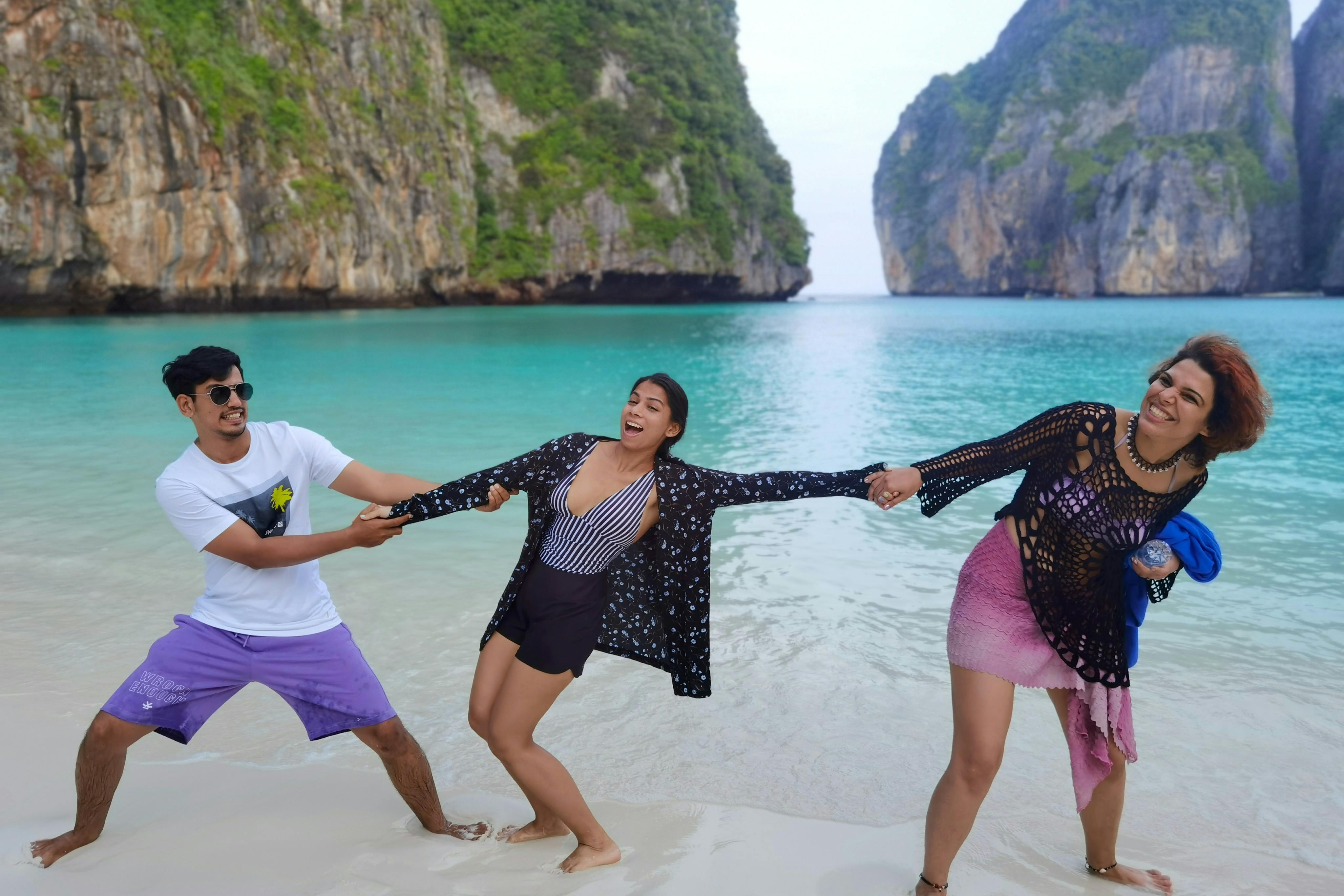 玛雅湾，以莱昂纳多·迪卡普里奥主演的电影《海滩》而闻名。