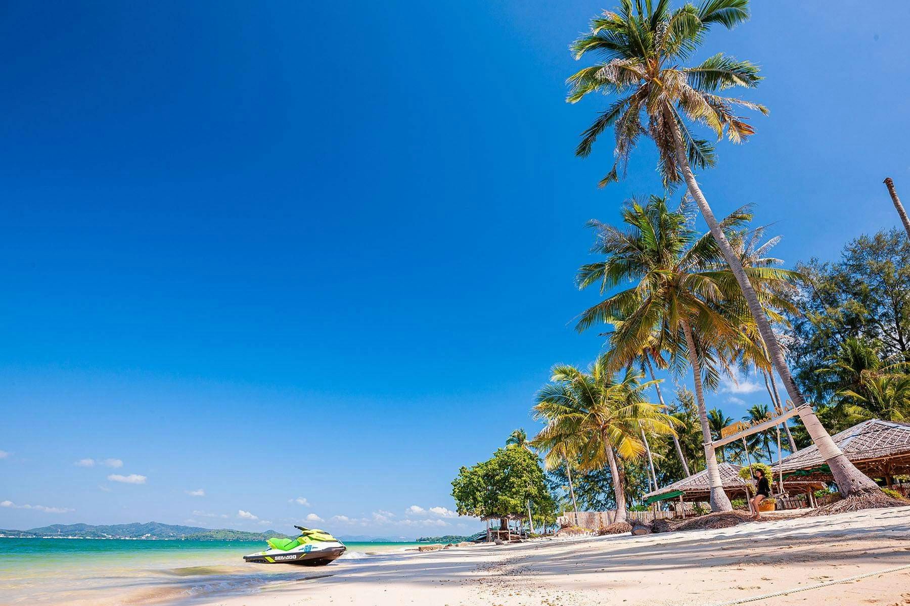 Απολαύστε τη γαλήνια ομορφιά του νησιού Rang Yai, ιδανικό για ειρηνική εξερεύνηση.