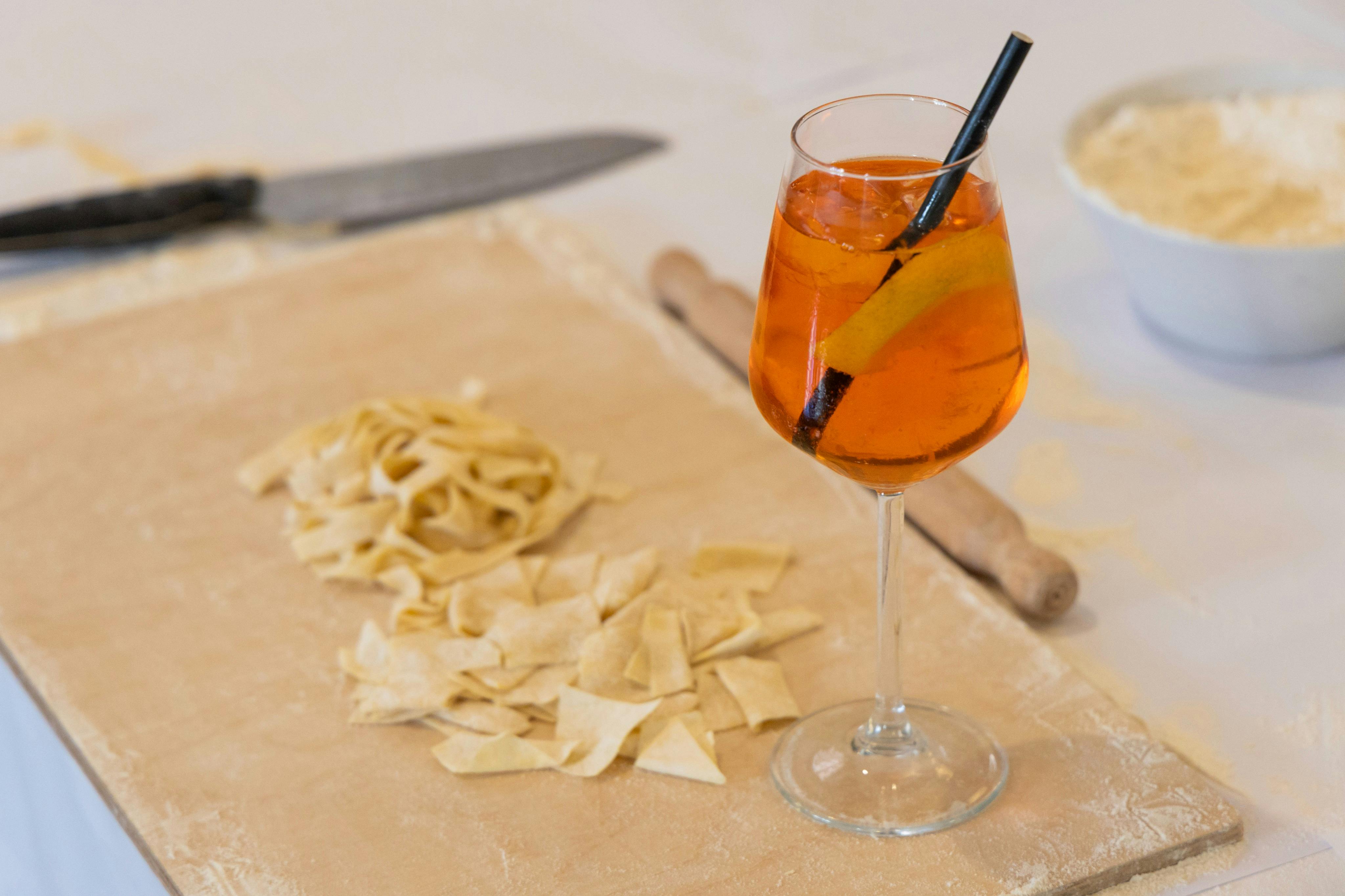 意大利蒸馏酒和意大利面烹饪班