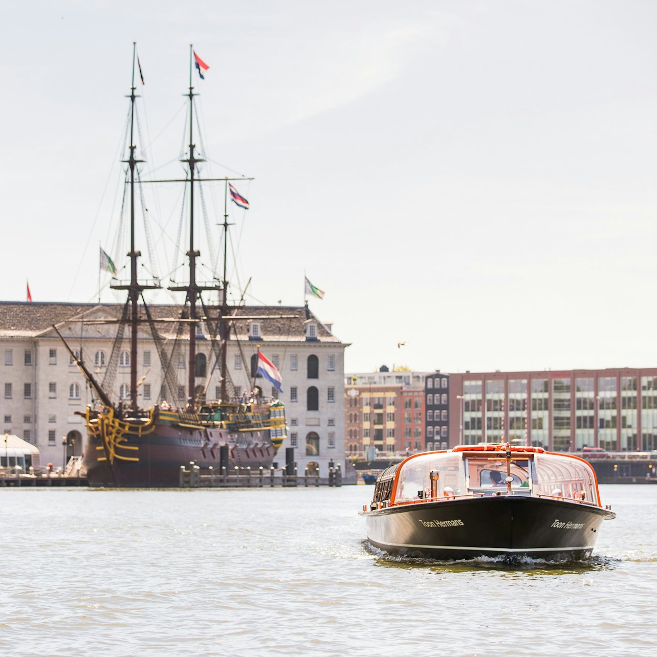 Amsterdam: Lovers Canal Cruise from Central Station - Accommodations in Ámsterdam