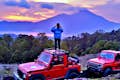 Jeep all'alba del Monte Batur