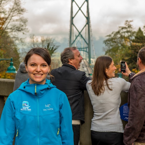 Vancouver: City Highlights Tour + Vancouver Lookout & Capilano Suspension Bridge