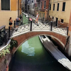 Grappa Provsmakning i Venedig - Bro nära Poli-butiken