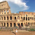 Widok na Koloseum ze Świątyni Wenus na Forum Romanum