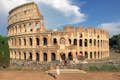 Widok na Koloseum ze Świątyni Wenus na Forum Romanum