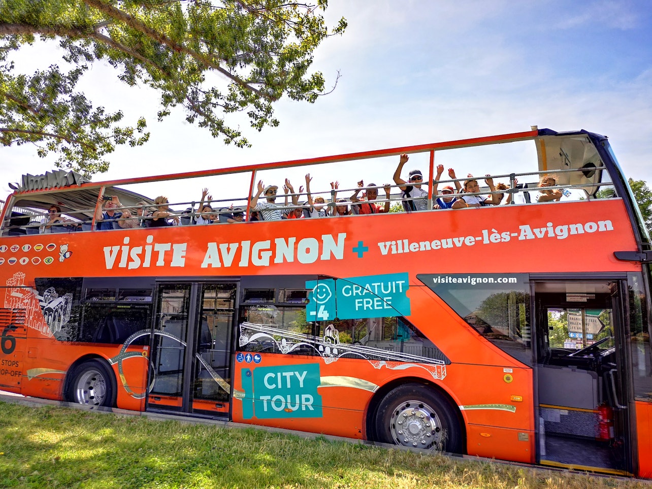 Hop-on Hop-off Bus Avignon - Accommodations in Avignon