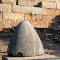 Le monument antique " Omphalos
