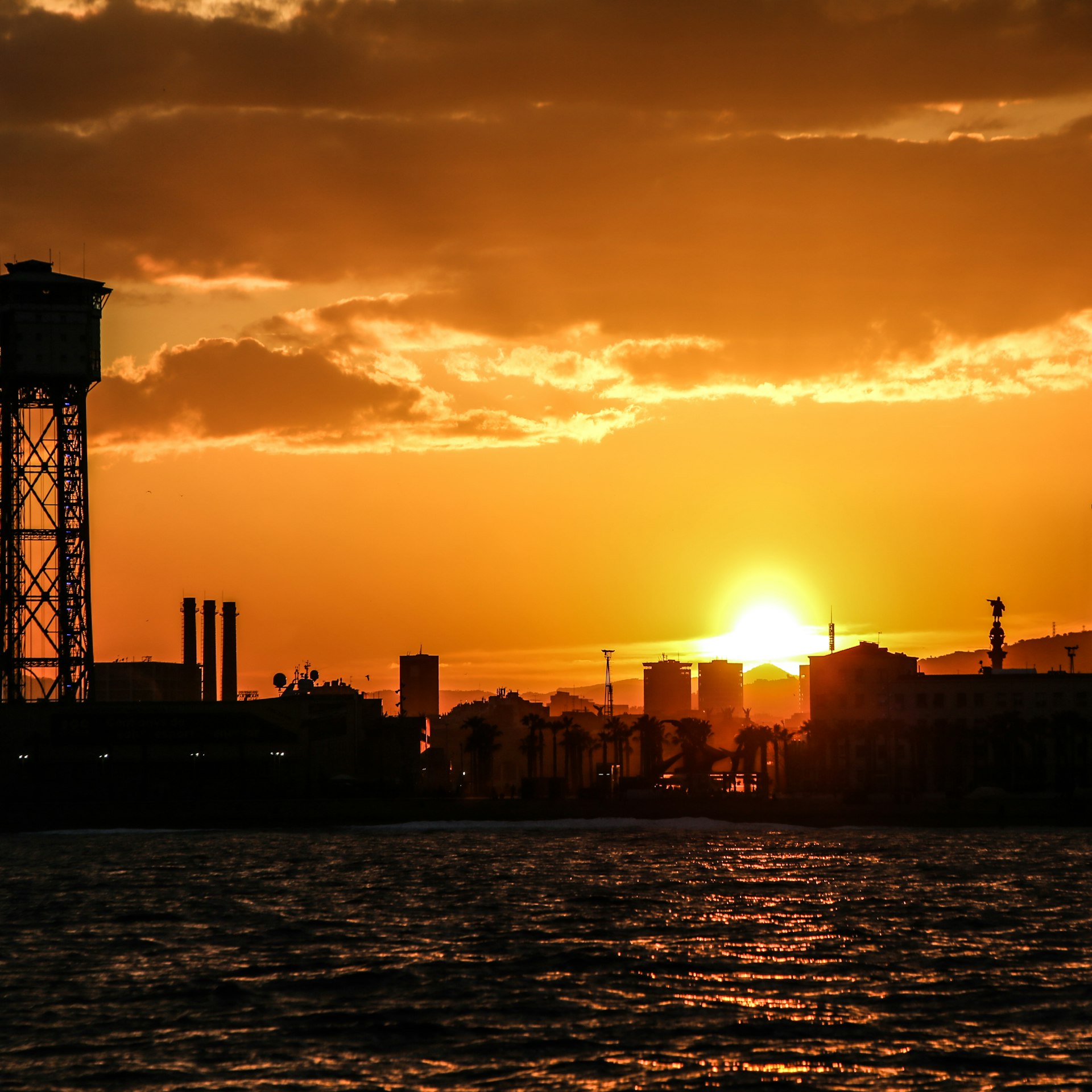 Barcelona: Sunset Sailing with Drinks and Snacks