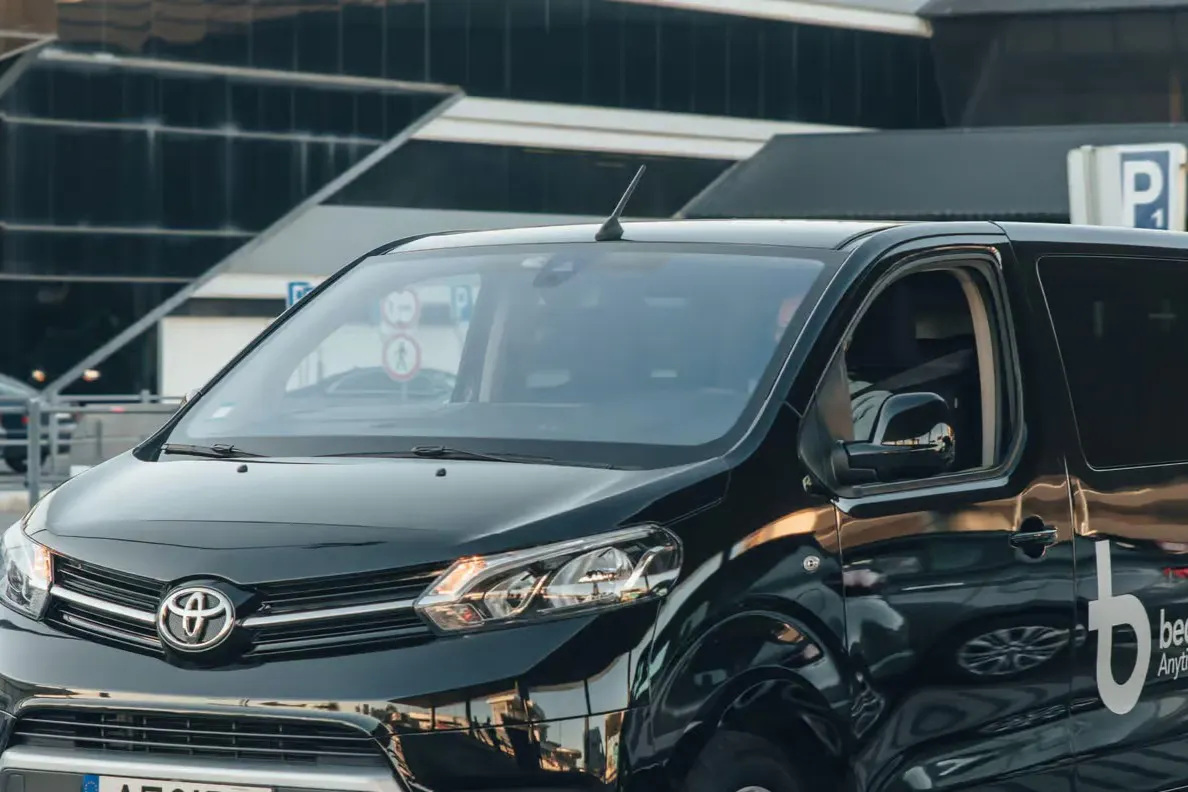 Lisbon: Private Transfer To/From Airport and City Center