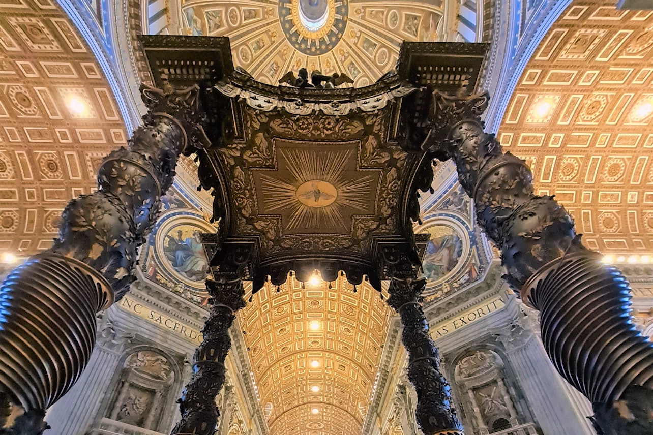 Basílica de San Pedro, Plaza y Grutas Papales: Visita guiada matinal - Alojamientos en Roma