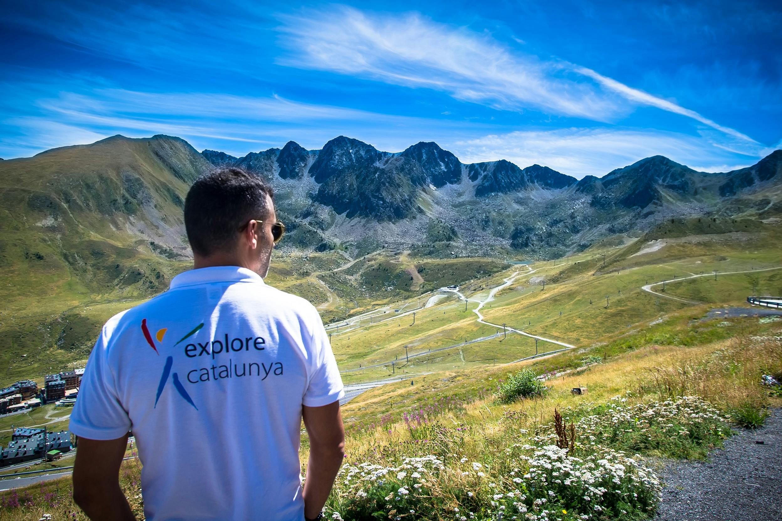 从安道尔边境看到的山景。