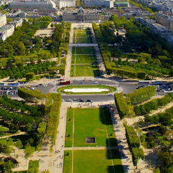 Eiffel Tower: 2nd Floor Access + Surroundings Guided Tour 4